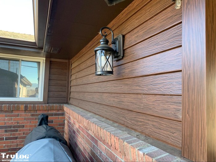 Wood grain vinyl siding